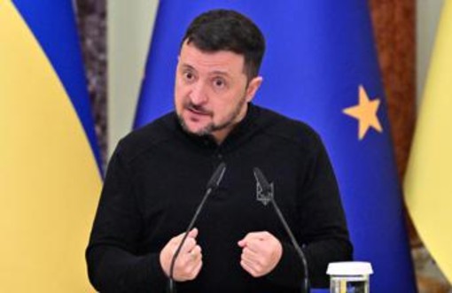 Ucraina-Russia, Zelensky: &quot;Putin è pazzo, ama uccidere. Trump stia con noi&quot;