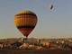 Mongolfiera contro le rocce in Cappadocia: il video dello schianto