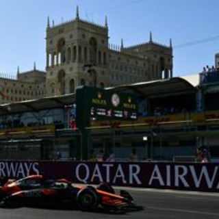 Gp Formula 1, Piastri trionfa a Baku davanti a Leclerc