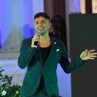 Marco Carta a Verissimo, chi è il cantante: la vittoria a Sanremo, il coming out e l'arresto alla Rinascente