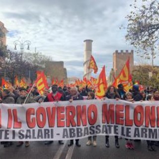 Sciopero generale, corteo Usb a Roma: &quot;Ci siamo ripresi le piazze, schiavi mai&quot;