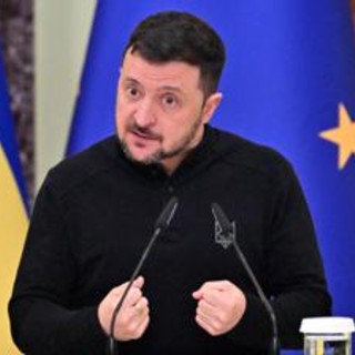 Ucraina-Russia, Zelensky: &quot;Putin è pazzo, ama uccidere. Trump stia con noi&quot;