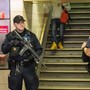 Orrore a New York, donna bruciata viva sulla metro