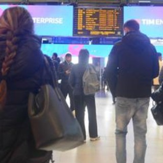 Sciopero dei treni oggi e domani, cancellazioni e ritardi: orari e fasce garanzia