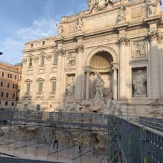 Fontana di Trevi, Gualtieri inaugura passerella: &quot;Biglietto? Valuteremo&quot;