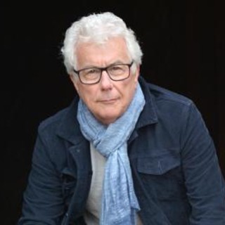 Ken Follett torna con un nuovo romanzo epico: &quot;Vi racconto la costruzione di Stonehenge&quot;