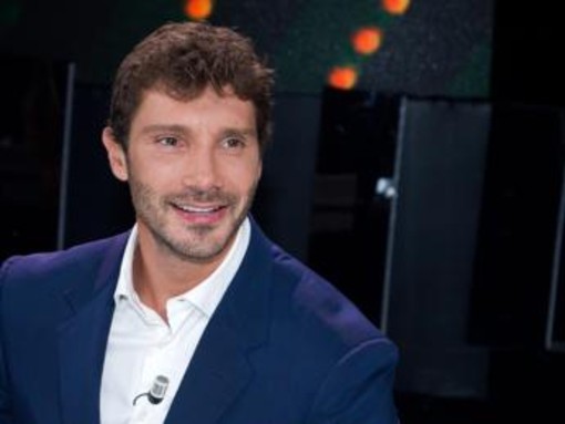 Ascolti tv, De Martino leader prima serata con 'Stasera tutto è possibile'