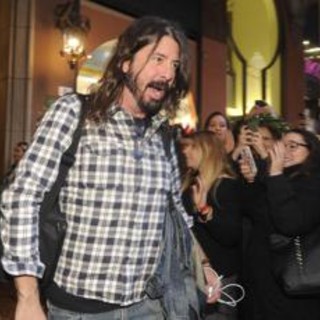 Dave Grohl ancora papà di una bambina, ma la madre non è sua moglie