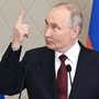 Putin, show tra minacce a Ucraina e messaggi a Trump: &quot;Troverà soluzione&quot;