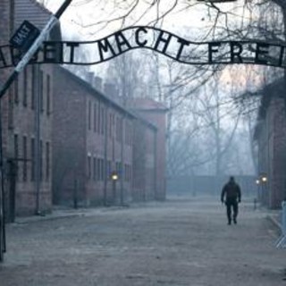 Giorno della Memoria, Meloni: &quot;Antisemitismo non sconfitto&quot;. Mattarella ad Auschwitz