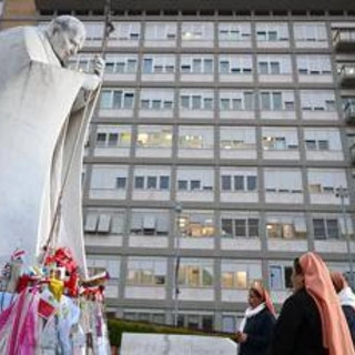 Papa Francesco, Vaticano: &quot;Condizioni stabili testimoniano buona risposta a terapia&quot;