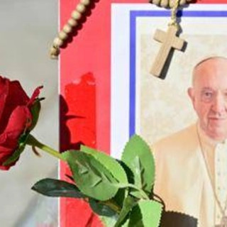 Papa Francesco, il bollettino: &quot;Condizioni stabili, ma la prognosi resta riservata&quot;