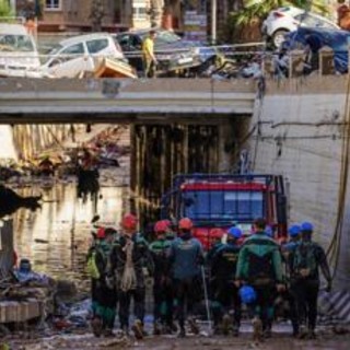 Alluvione in Spagna, donna salvata dopo tre giorni in auto - Video