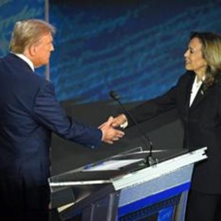 Harris e Trump, via al dibattito tv con stretta di mano