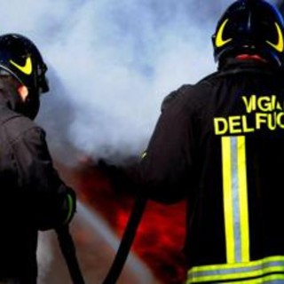 Napoli, incendio sulla collina dei Camaldoli: fiamme lambiscono case