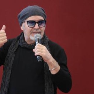 Vasco Rossi ricorda il papà: &quot;Non ti piegasti al nazi-fascismo, ora sono tornati&quot;