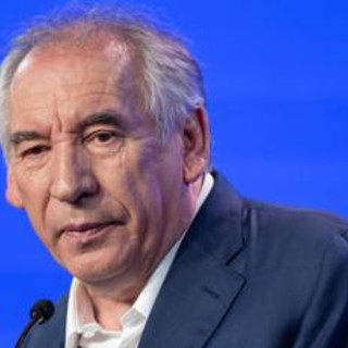 Bayrou, il centrista che può favorire il dialogo: chi è il nuovo premier francese