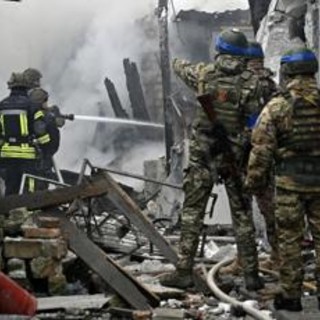 Ucraina, Russia bombarda Kherson. Biden incontrerà Zelensky in Francia e in Italia